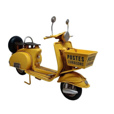 Scooter jaune courrier